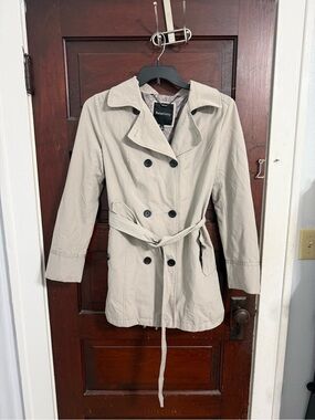 Relativity Lightweight Tan Double-Breasted Trench‎ Coat with Belt